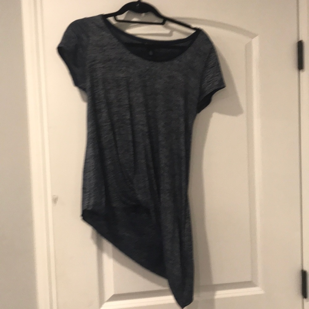 Side hanging T-shirt